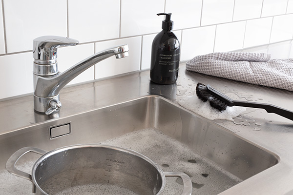 Stainless steeltop is hygienic and easy to keep clean - so a perfect choice for a family with kids